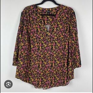 Torrid Floral V-Neck Women's Plus 5X Top, Torrid size 5